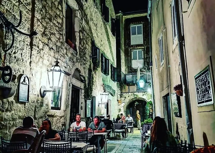 Nona Albina Rab Town