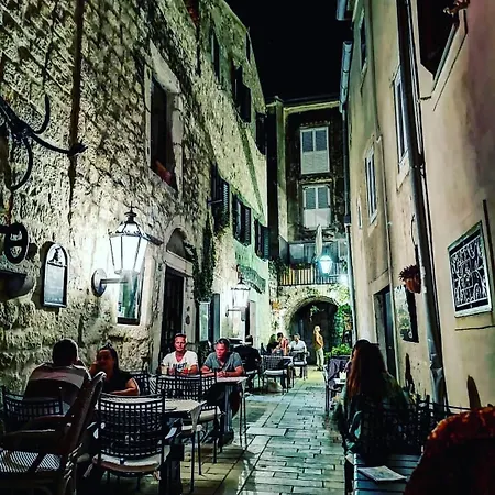 Nona Albina Rab Town
