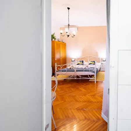 Nona Albina ゲストハウス ラブ